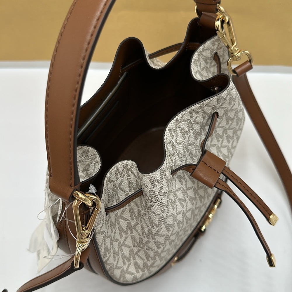 Michael Kors Reed Medium Belted Bucket Messenger Crossbody Handbag Vanilla MK - Picture 9 of 15